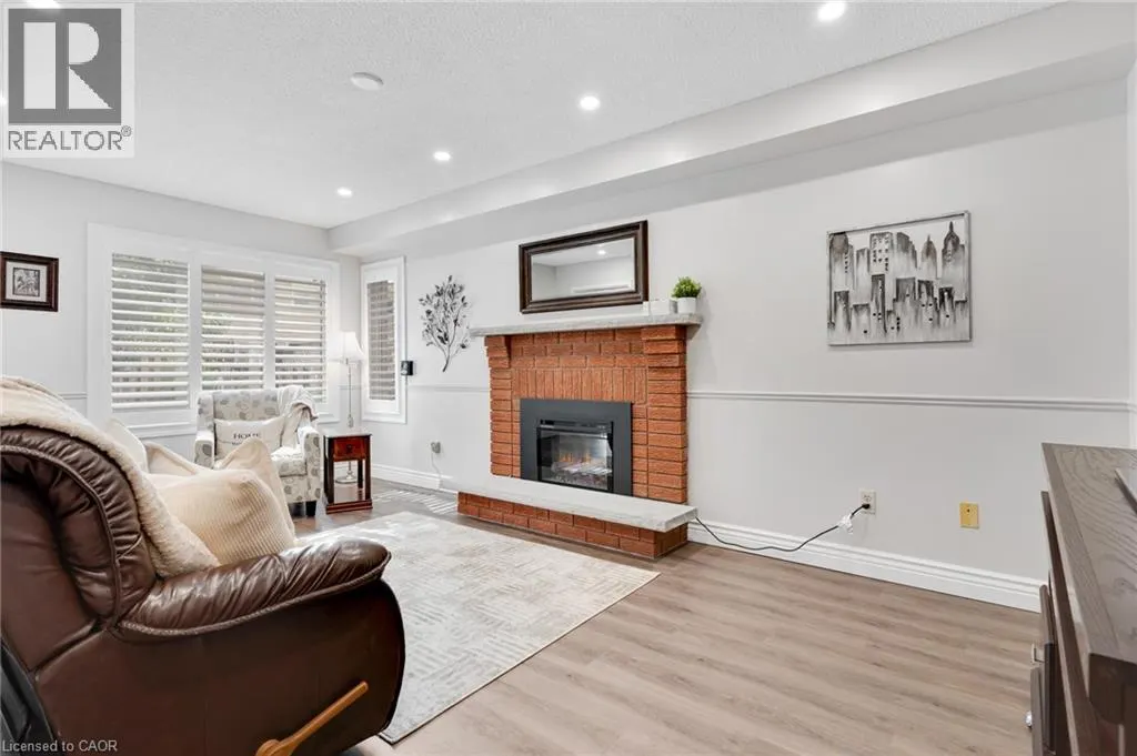 20 ANGLEROCK Drive