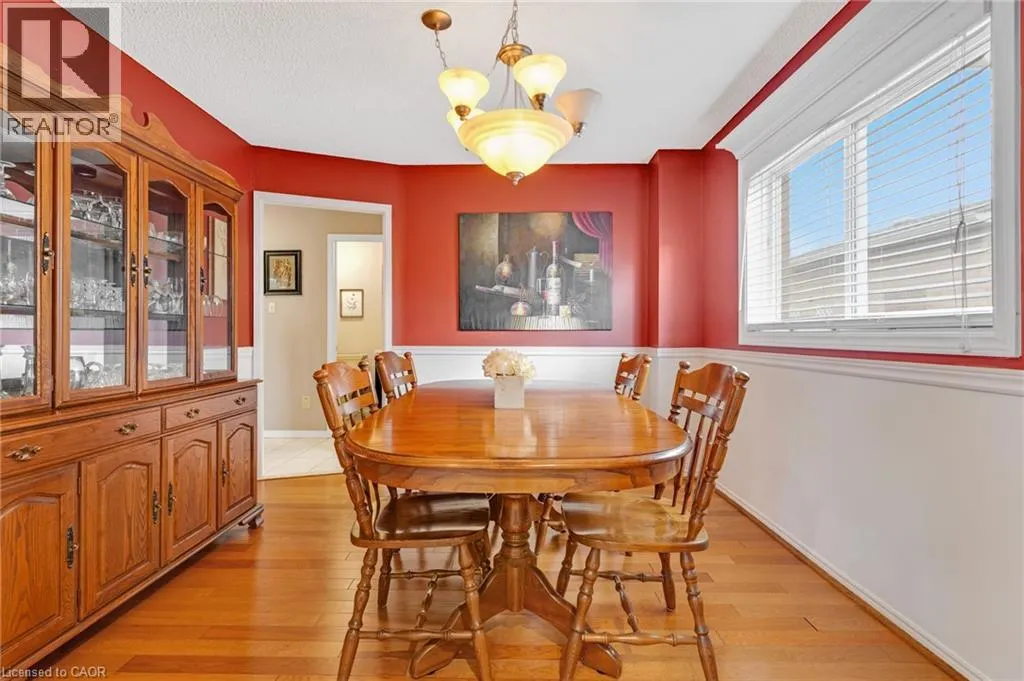 20 ANGLEROCK Drive