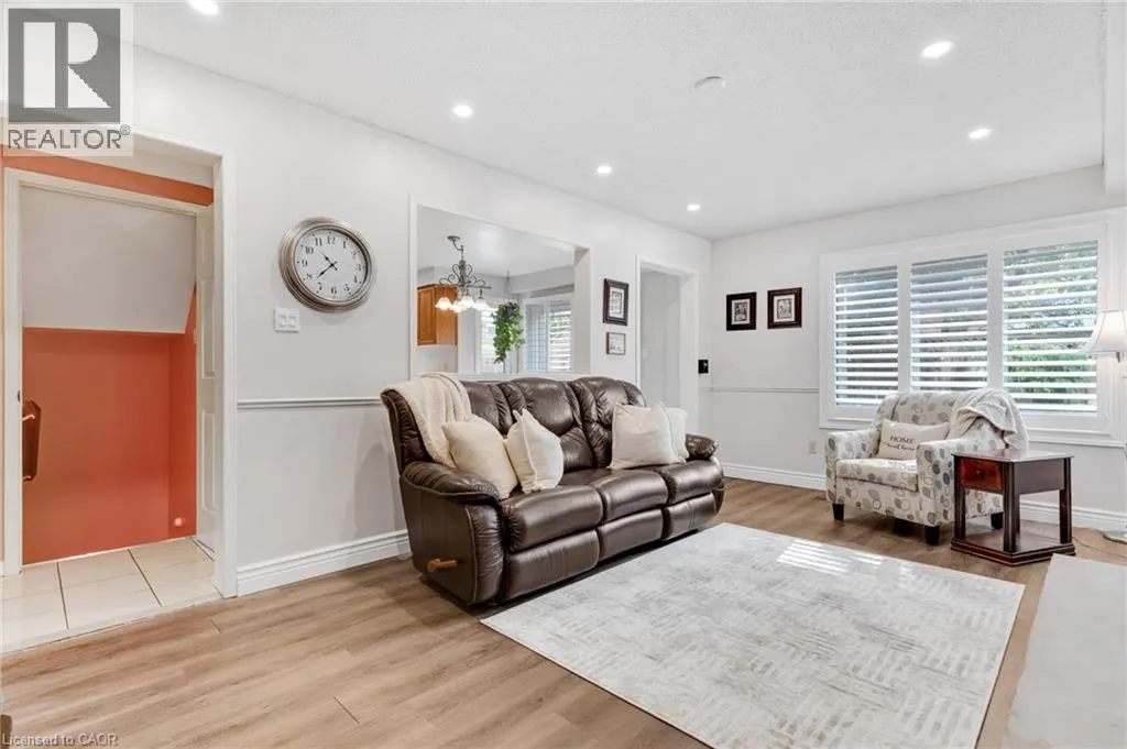 20 ANGLEROCK Drive