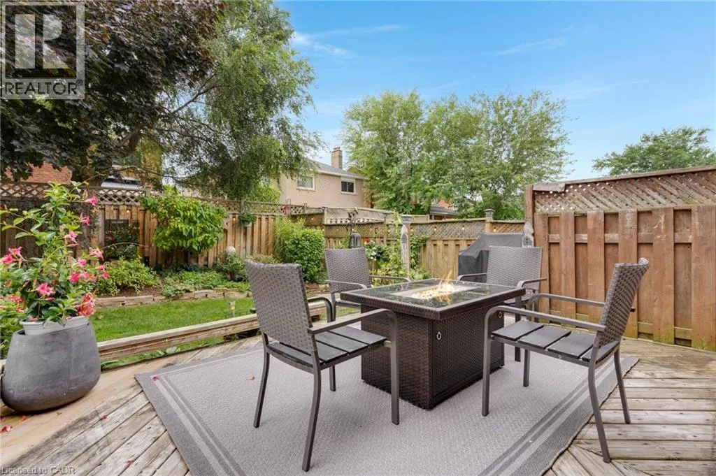 20 ANGLEROCK Drive