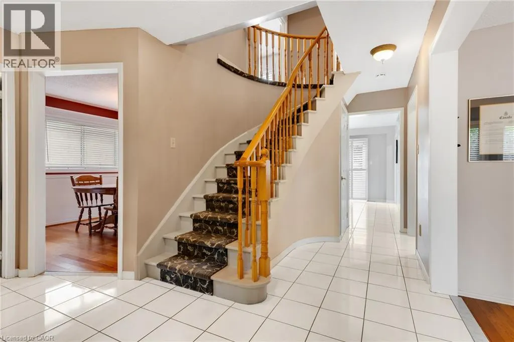 20 ANGLEROCK Drive