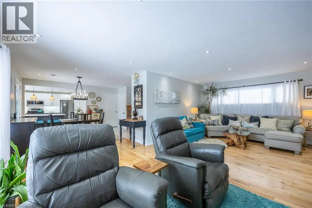 6 RYERSE Crescent