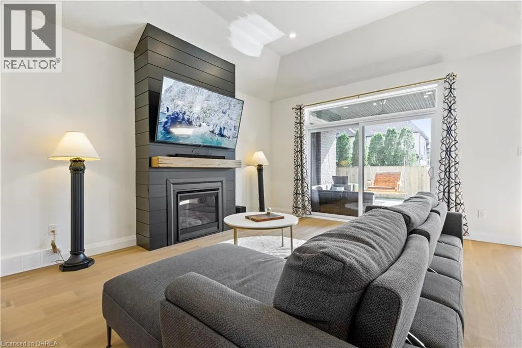 4099 SUGARMAPLE Crossing