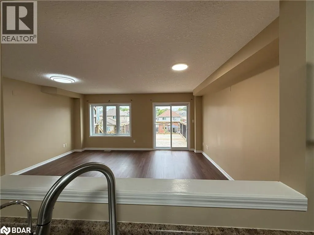 933 ZELLER Crescent