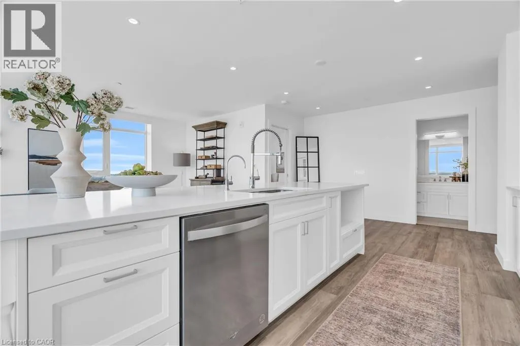 15 GLEBE Street Unit# PH2001, #PH2001