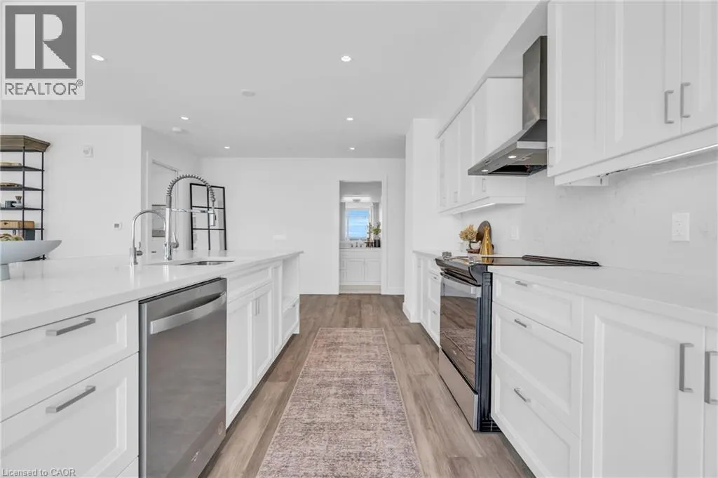 15 GLEBE Street Unit# PH2001, #PH2001