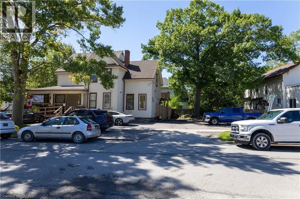 7 WELLAND Avenue