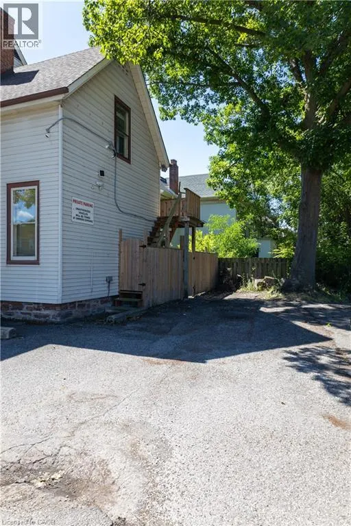 7 WELLAND Avenue