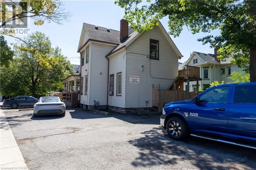 7 WELLAND Avenue