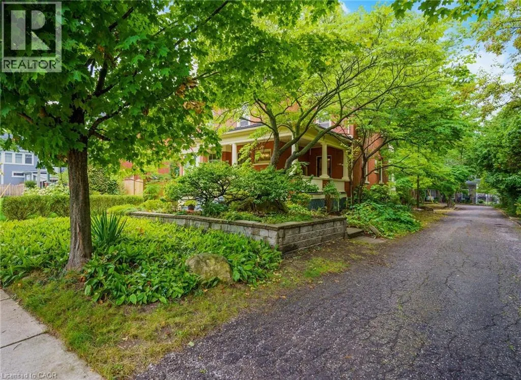 36 WENTWORTH Avenue