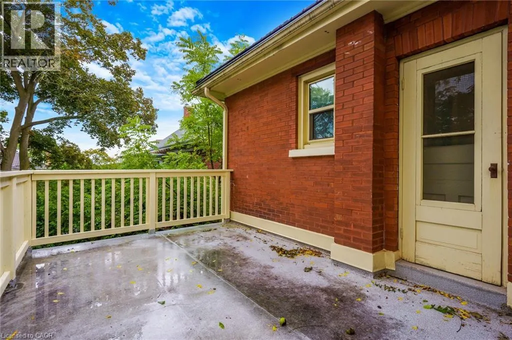 36 WENTWORTH Avenue