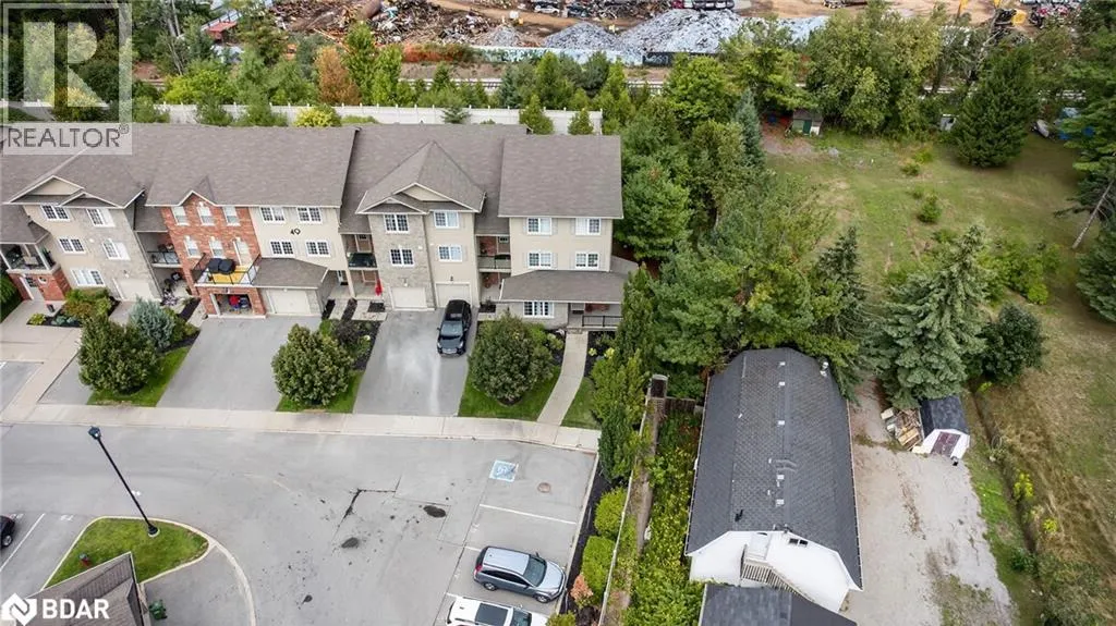49 FERNDALE Drive S Unit# 8, #8