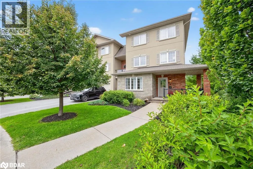 49 FERNDALE Drive S Unit# 8, #8