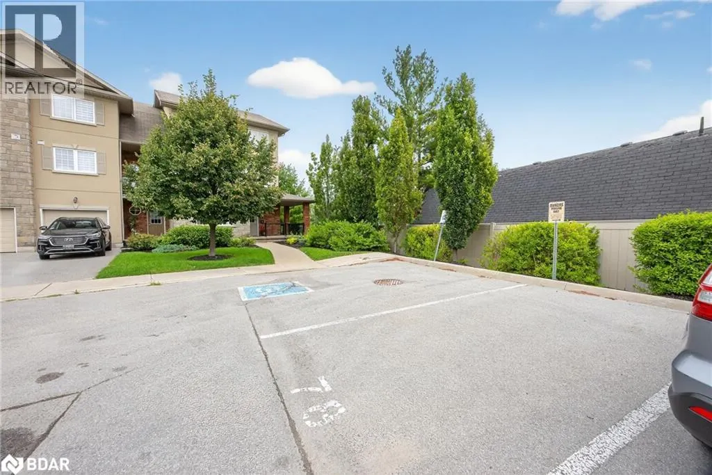49 FERNDALE Drive S Unit# 8, #8