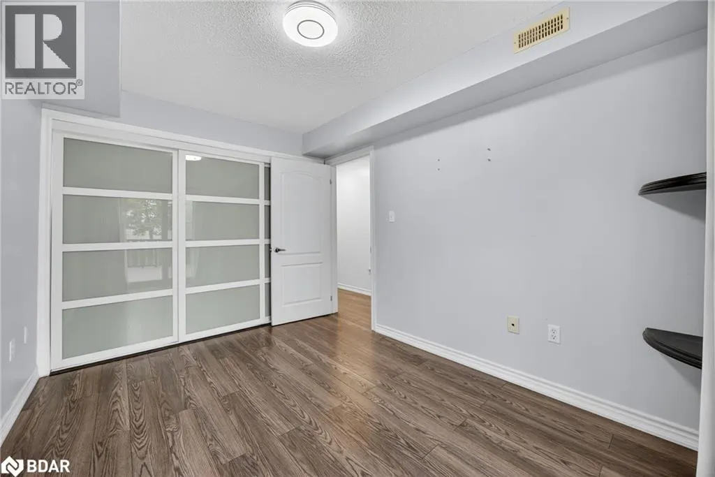 49 FERNDALE Drive S Unit# 8, #8
