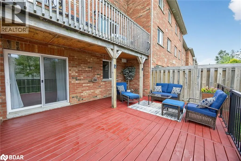49 FERNDALE Drive S Unit# 8, #8