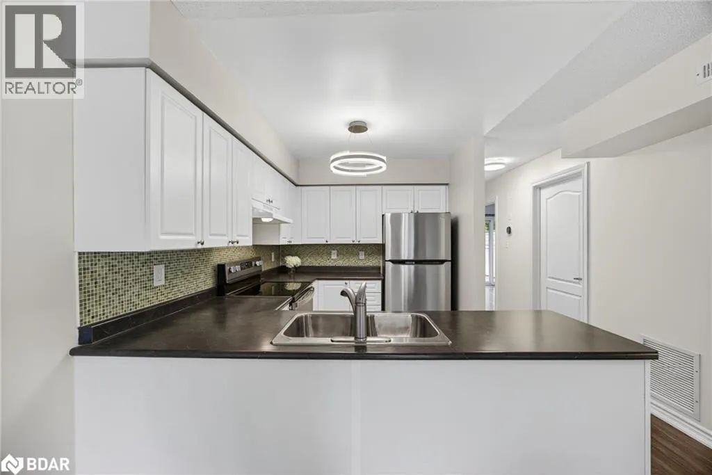 49 FERNDALE Drive S Unit# 8, #8