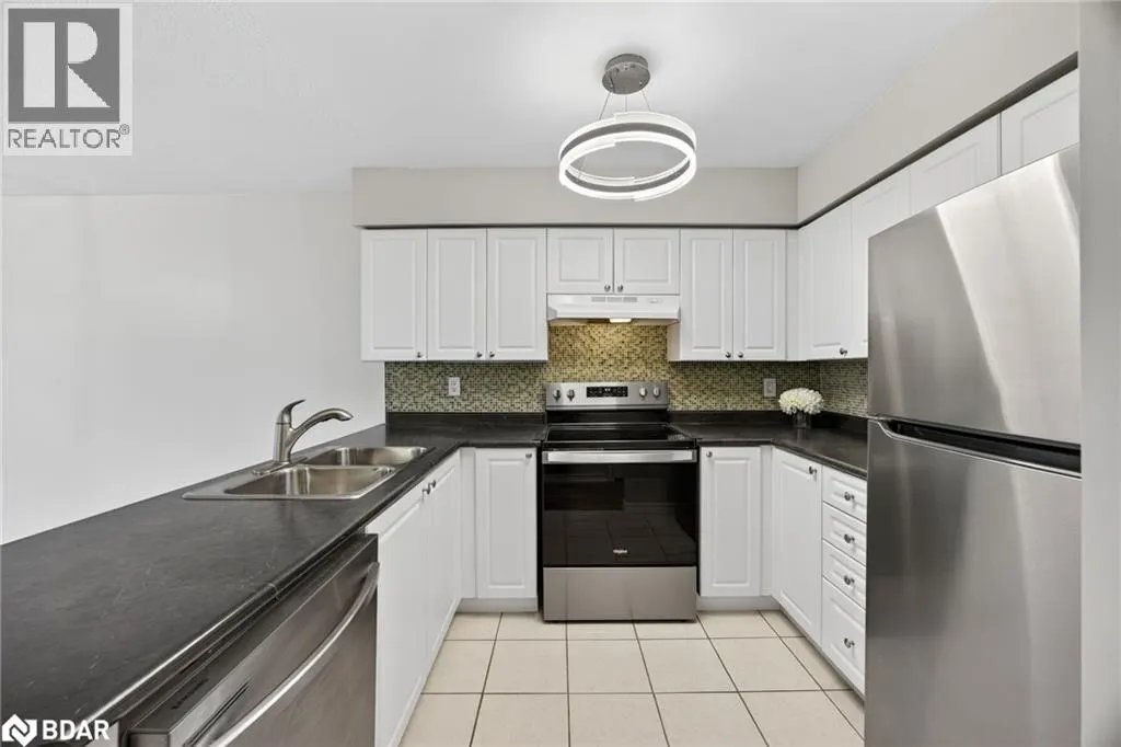49 FERNDALE Drive S Unit# 8, #8