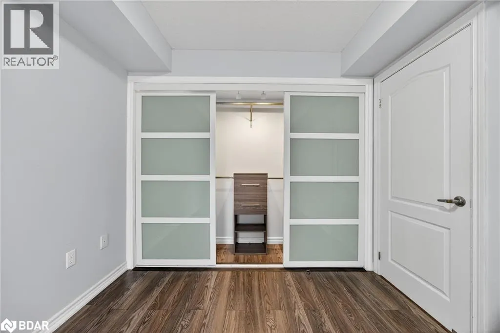 49 FERNDALE Drive S Unit# 8, #8