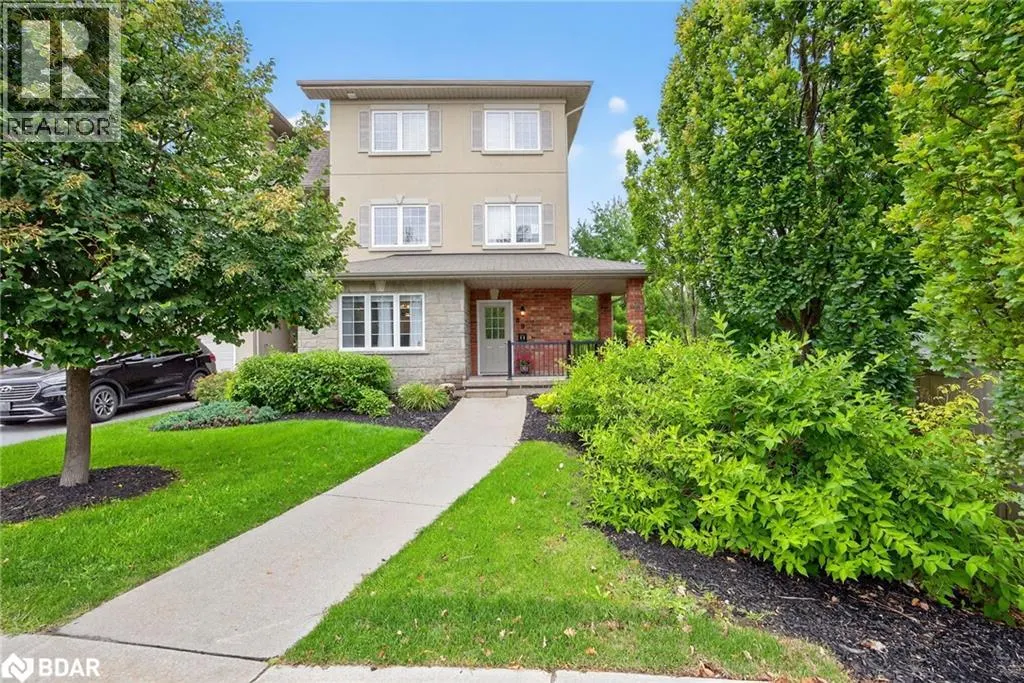 49 FERNDALE Drive S Unit# 8, #8