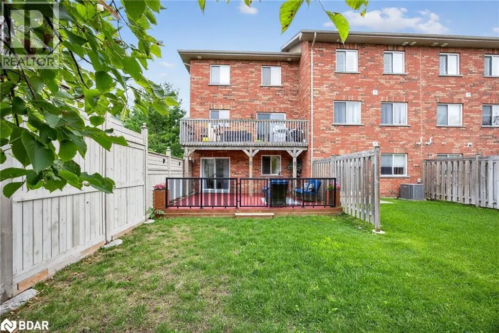 49 FERNDALE Drive S Unit# 8, #8