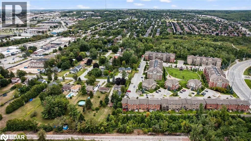49 FERNDALE Drive S Unit# 8, #8