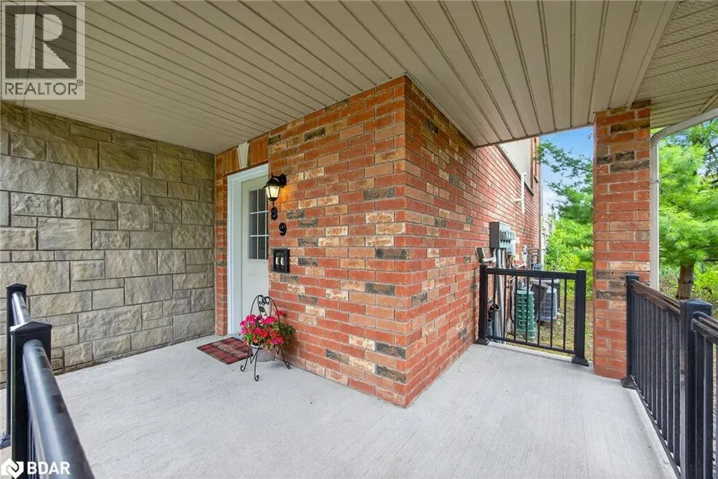 49 FERNDALE Drive S Unit# 8, #8