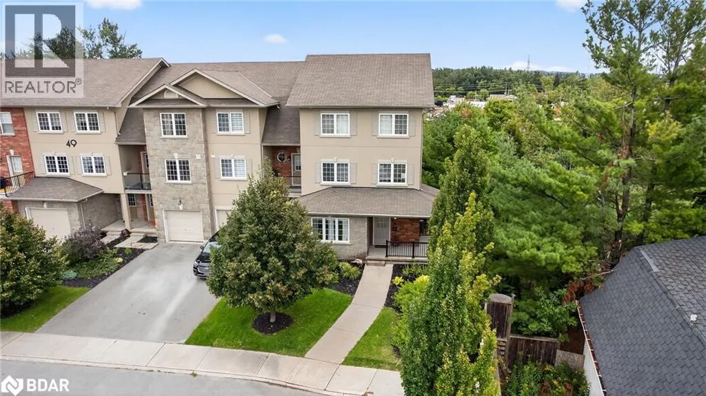 49 FERNDALE Drive S Unit# 8, #8