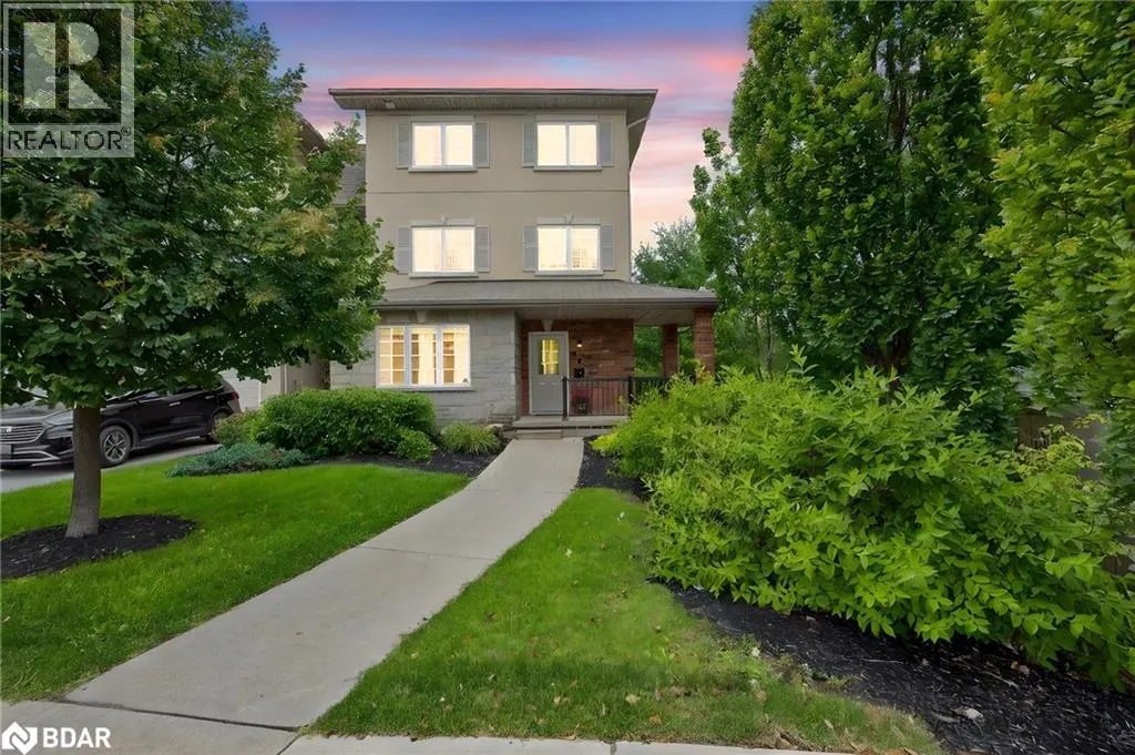 49 FERNDALE Drive S Unit# 8, #8