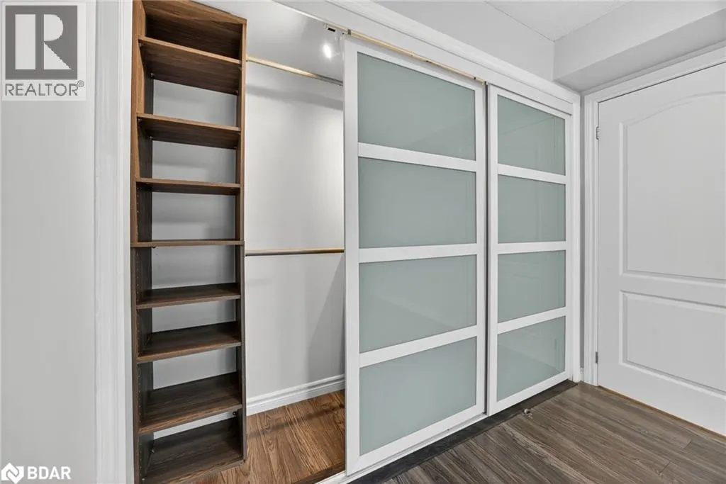49 FERNDALE Drive S Unit# 8, #8