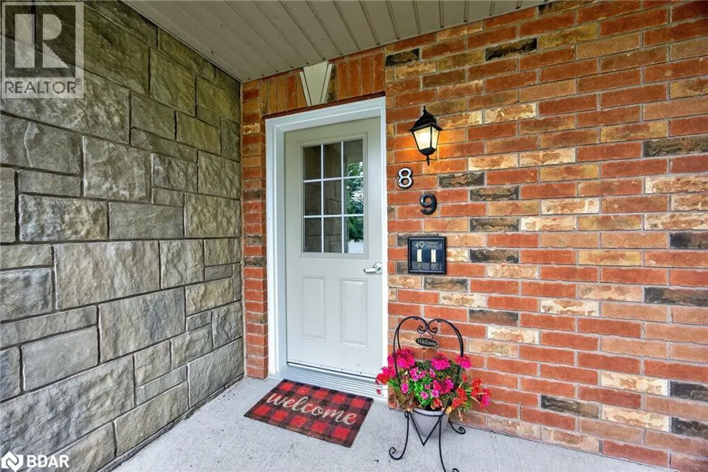 49 FERNDALE Drive S Unit# 8, #8