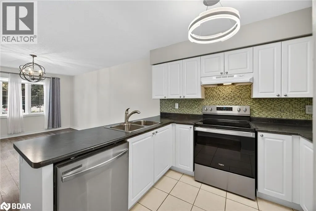 49 FERNDALE Drive S Unit# 8, #8