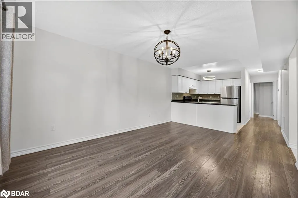 49 FERNDALE Drive S Unit# 8, #8
