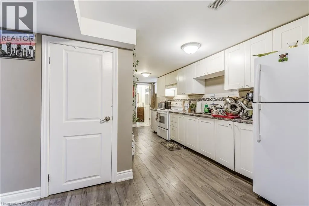 5446 CALVERT Place