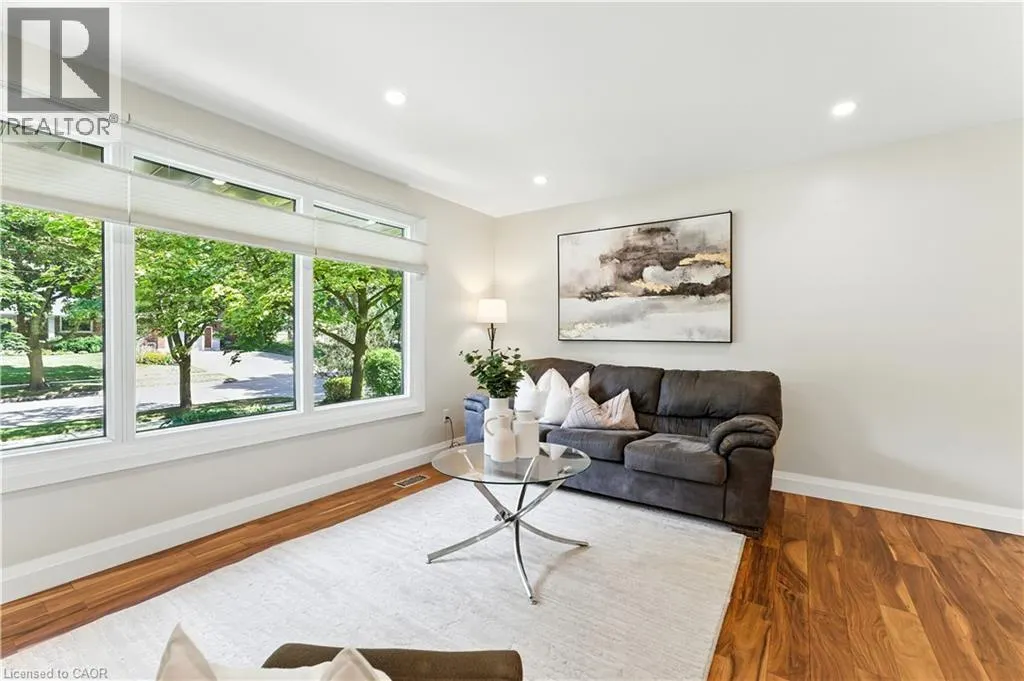 33 SHADYWOOD Crescent