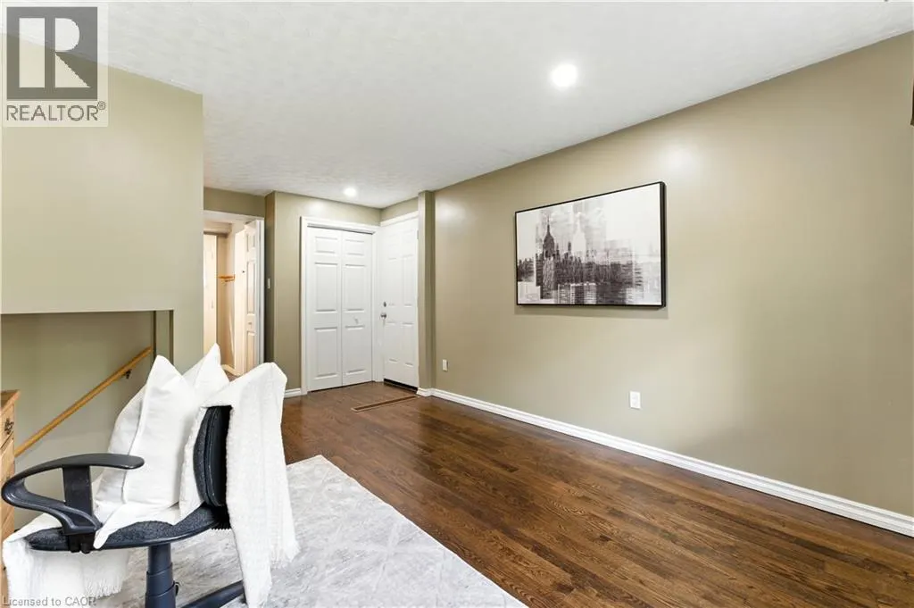 33 SHADYWOOD Crescent