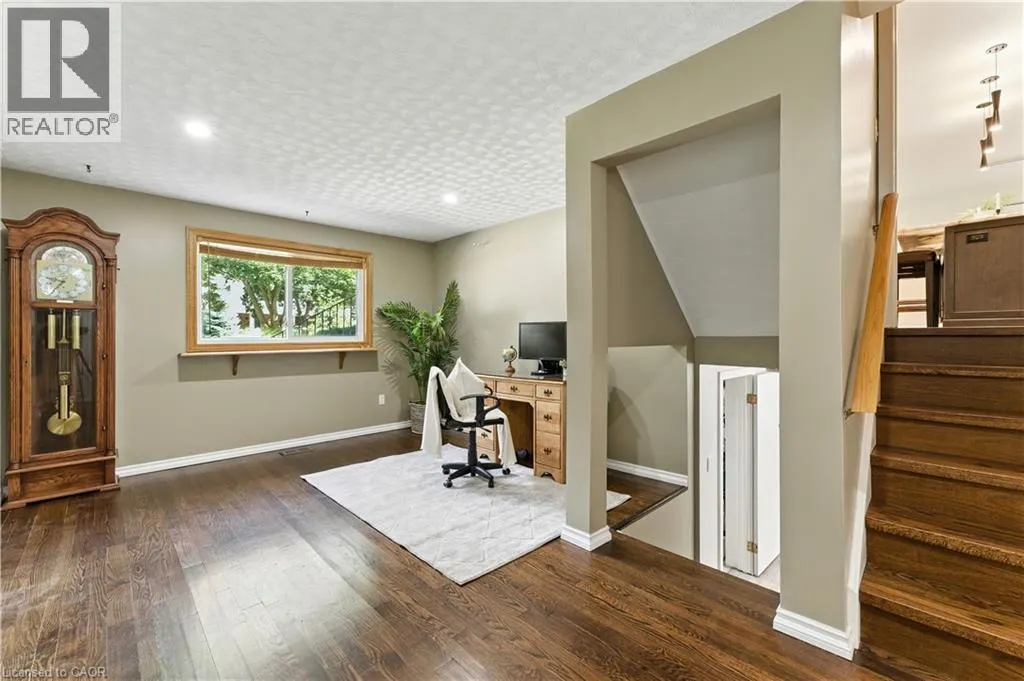 33 SHADYWOOD Crescent