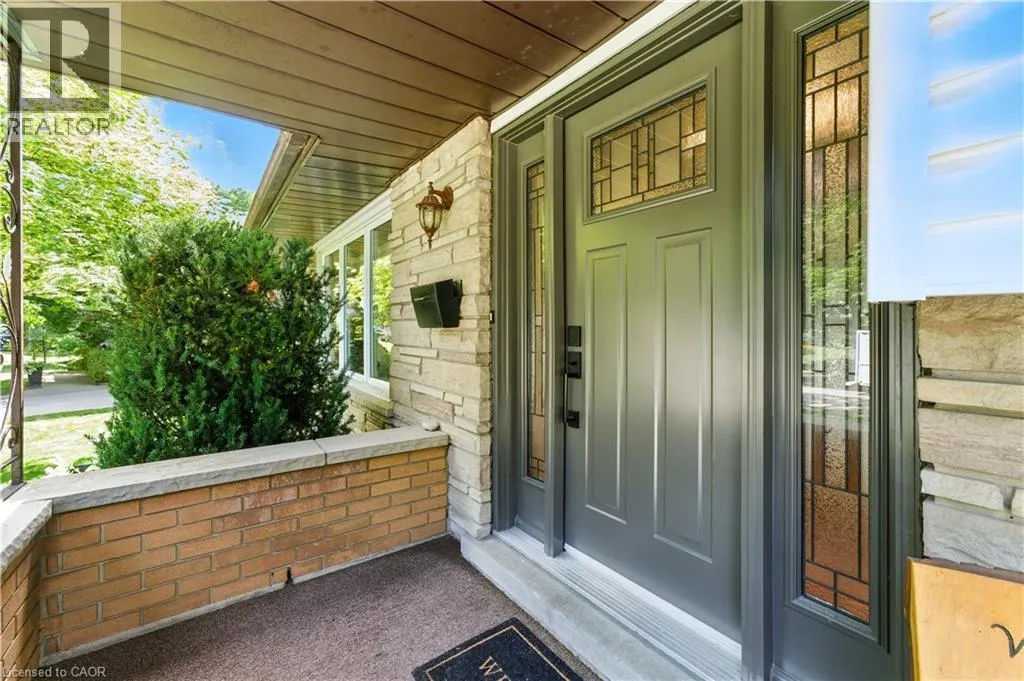 33 SHADYWOOD Crescent