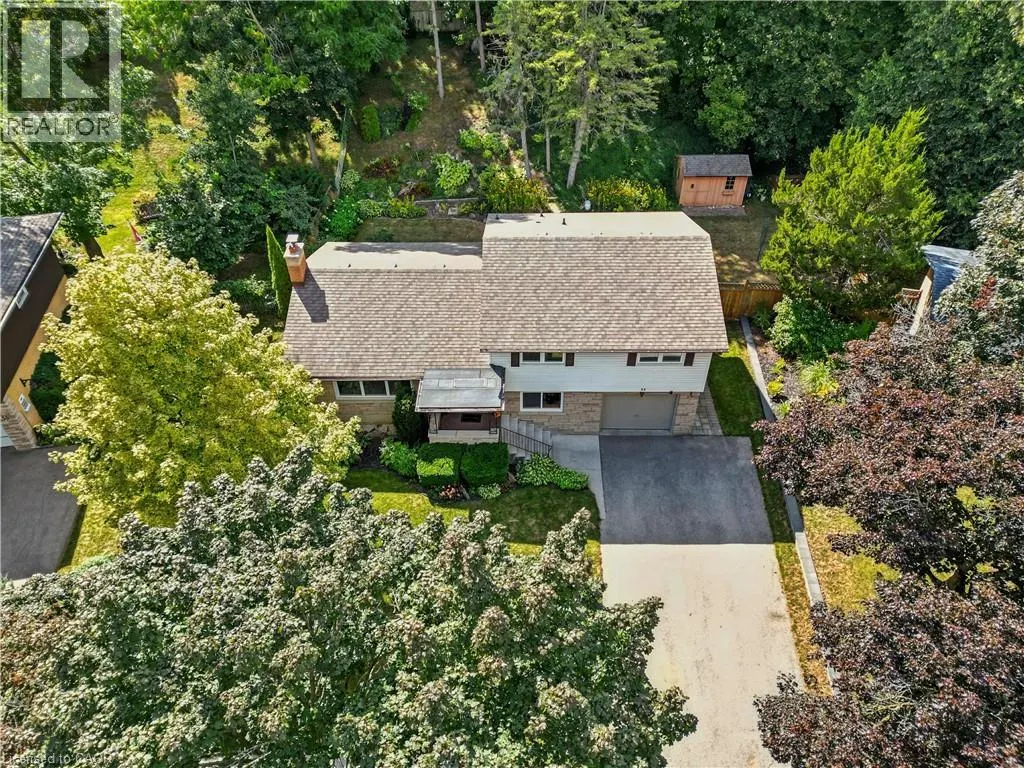 33 SHADYWOOD Crescent
