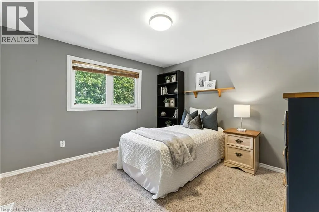 33 SHADYWOOD Crescent