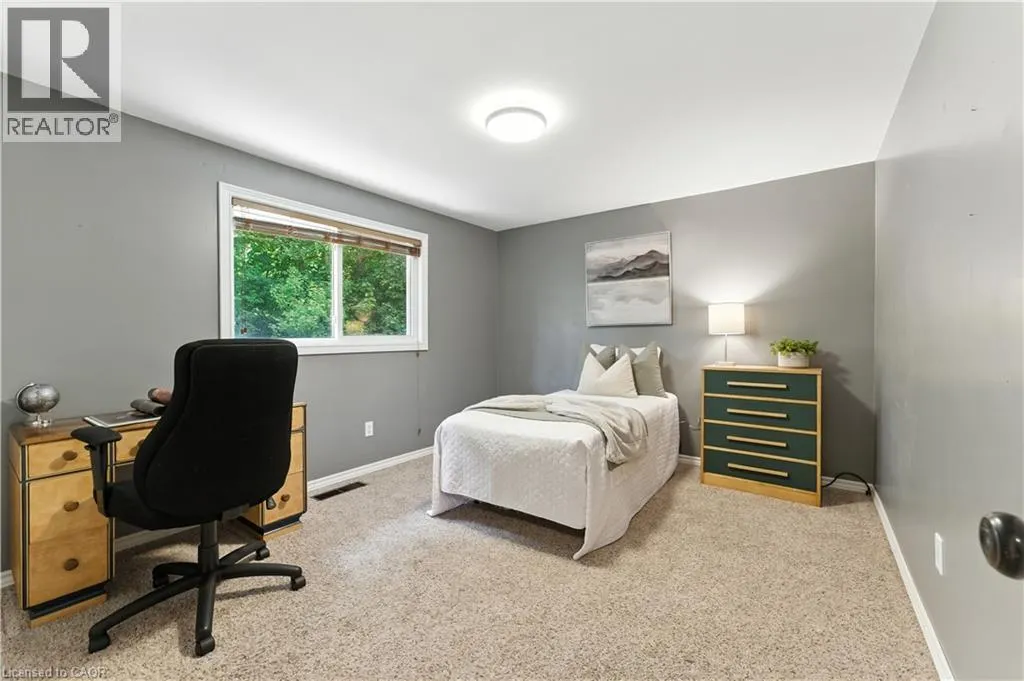 33 SHADYWOOD Crescent