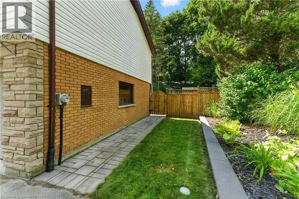 33 SHADYWOOD Crescent