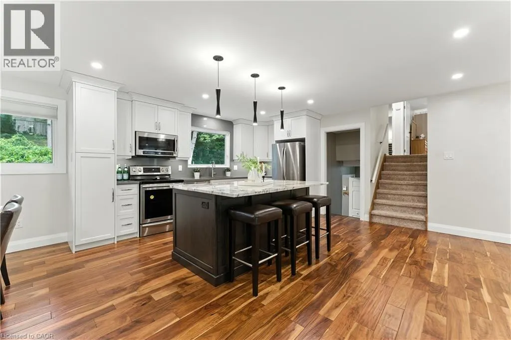 33 SHADYWOOD Crescent