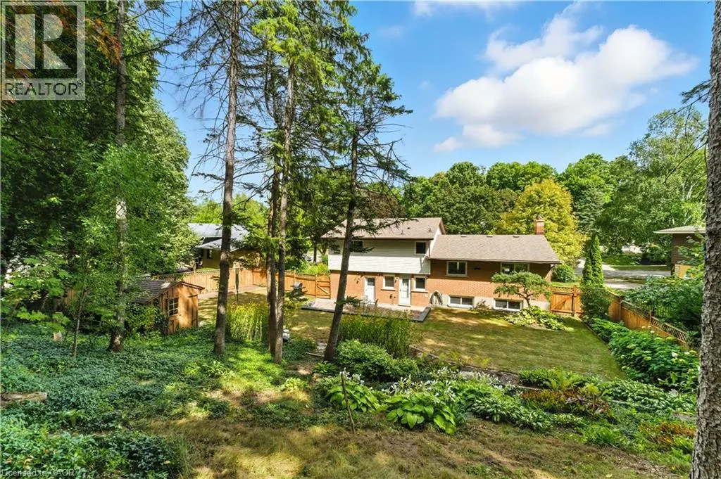33 SHADYWOOD Crescent