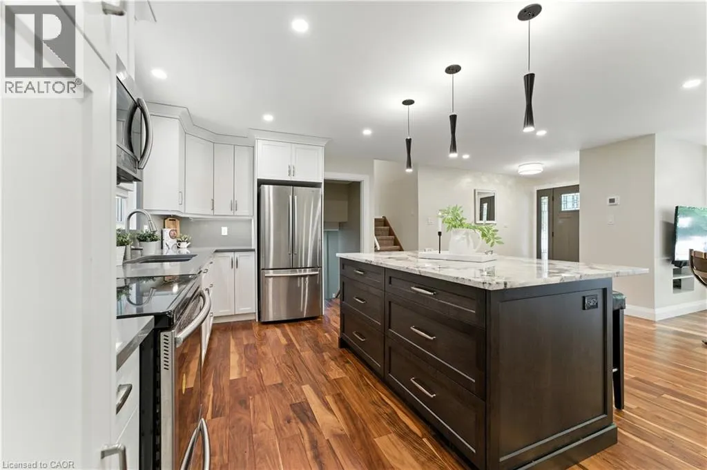 33 SHADYWOOD Crescent