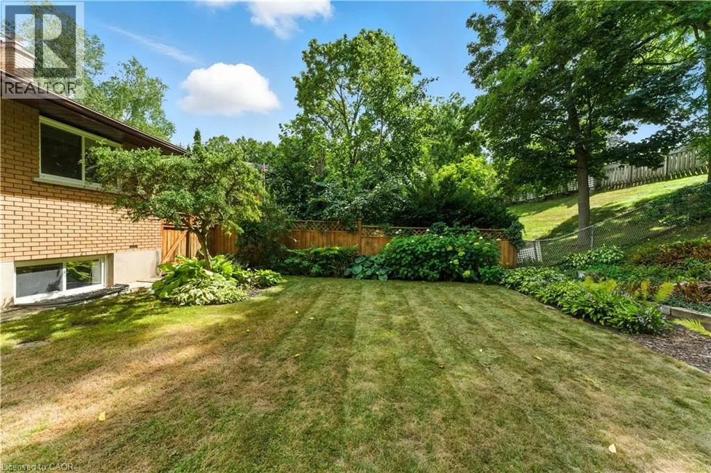 33 SHADYWOOD Crescent