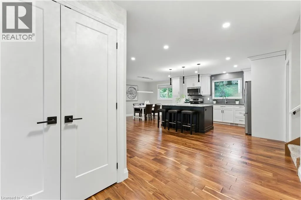 33 SHADYWOOD Crescent