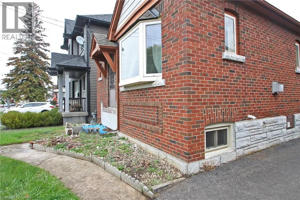 35 BARONS Avenue S