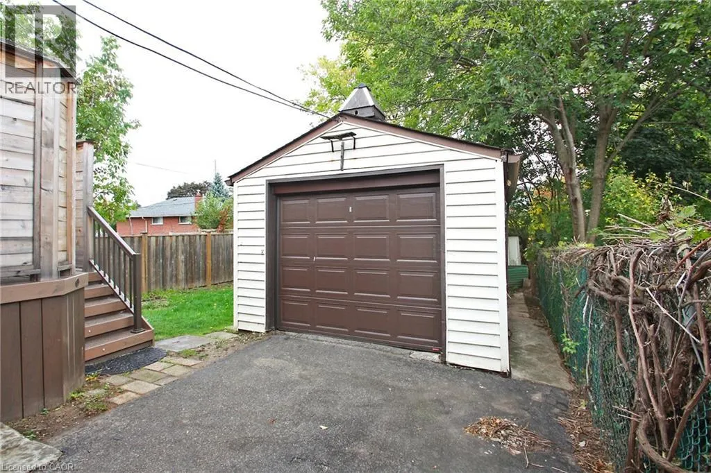 35 BARONS Avenue S