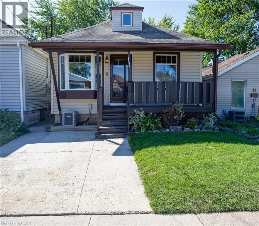 11 ROBINS Avenue